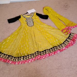 2 pieces anar kali styel dress long maxi shafun fabric type with lining.